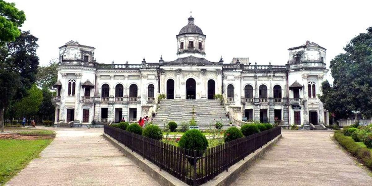 শত বছরের অমলিন কীর্তি তাজহাট জমিদারবাড়ি